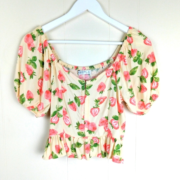 Arizona Jean Company | Tops | Strawberry Cropped Top Size M Short Puff ...